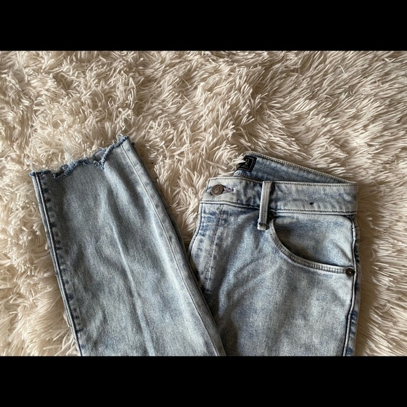Abercrombie 'Simone' High Rise Ankle Jean - Picture 8 of 10